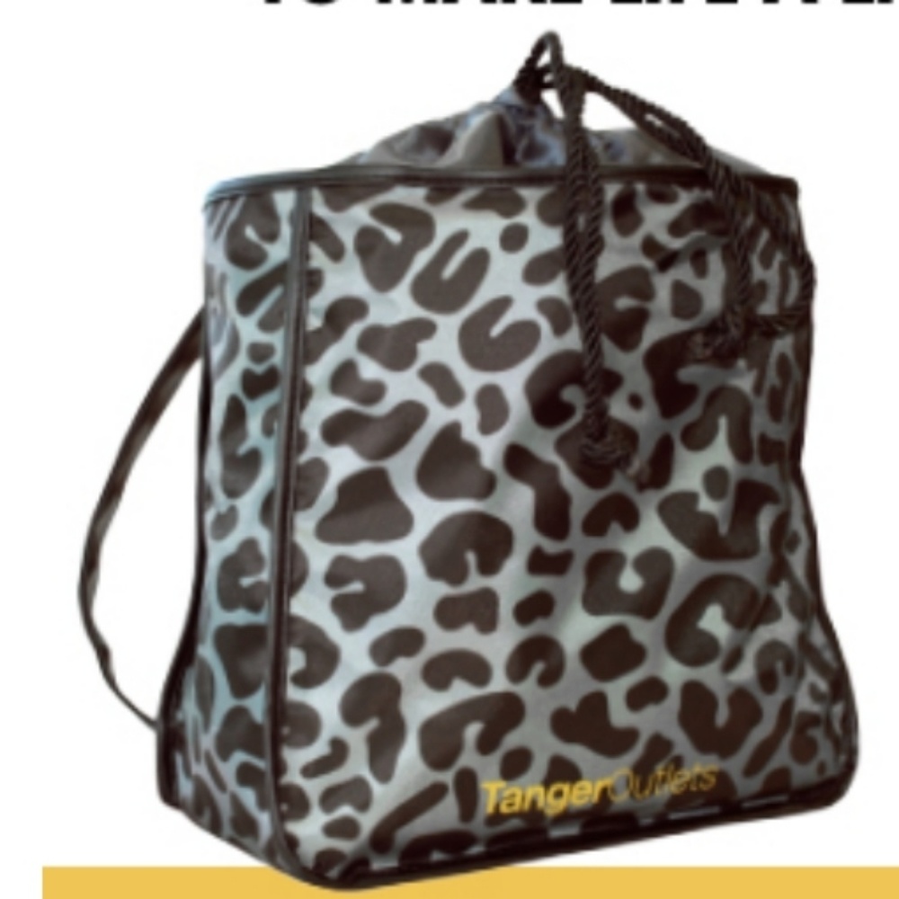 NWOT- CHEETAH PRINT TANGER BAG